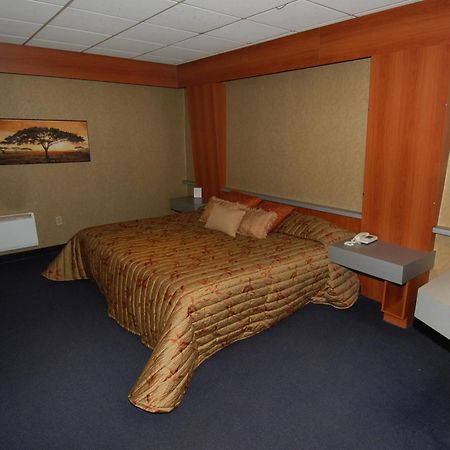 Motel Capri Et Suites Repentigny Kültér fotó