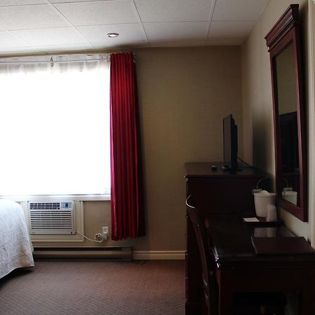 Motel Capri Et Suites Repentigny Kültér fotó