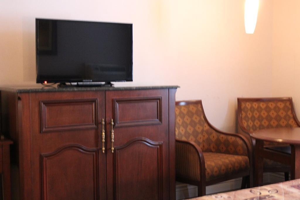 Motel Capri Et Suites Repentigny Kültér fotó