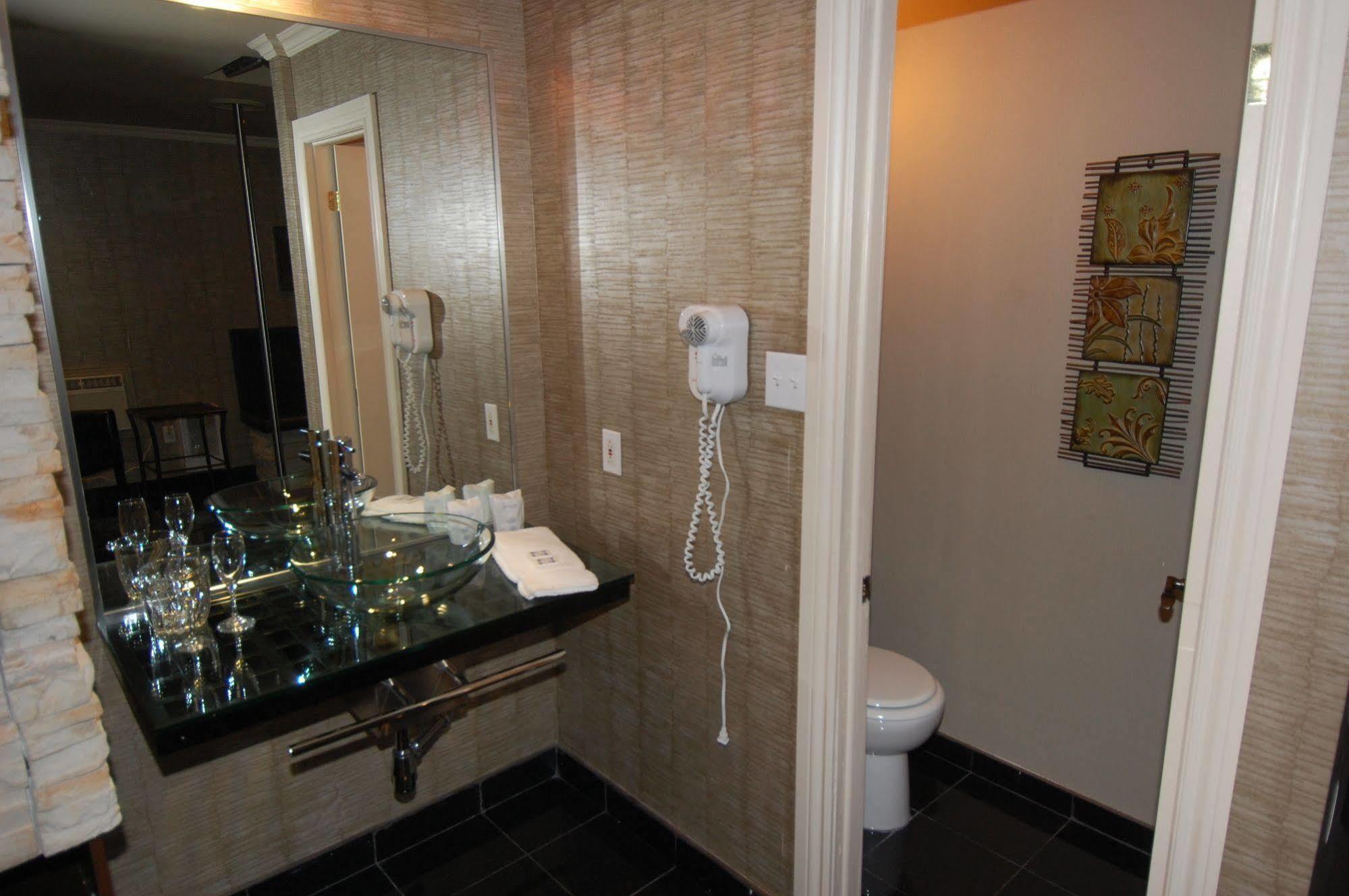 Motel Capri Et Suites Repentigny Kültér fotó